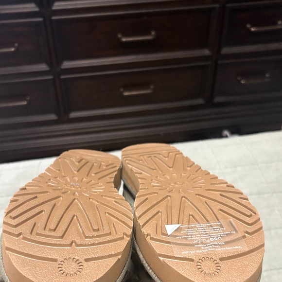 UGG Sage Green Sneakers with Beige Highlights - Picture 2 of 3